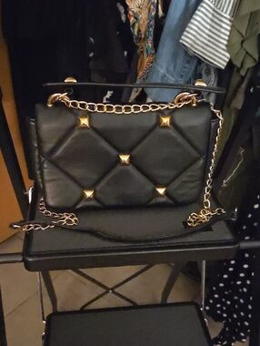 Foreved 21 Black Quilted Chain-Accent Shoulder Bag